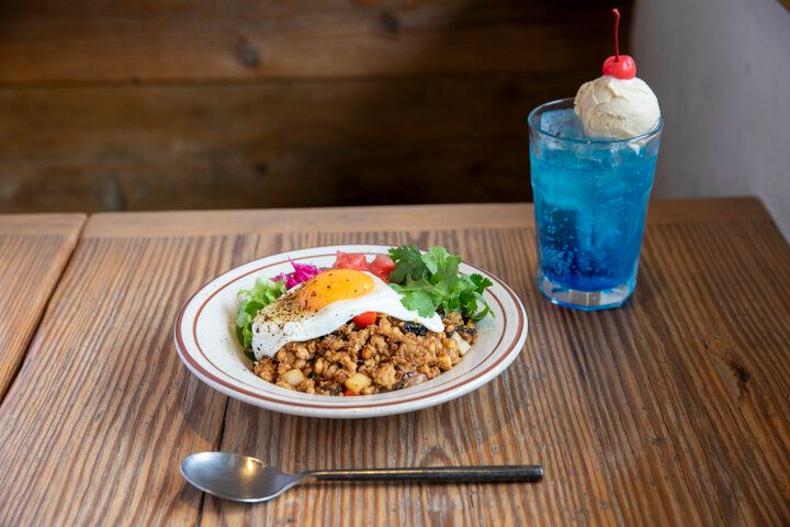 JR東船橋駅からすぐの人気店「CHILL KITCHEN」で、懐かしの自家製プリン＆カフェごはんを