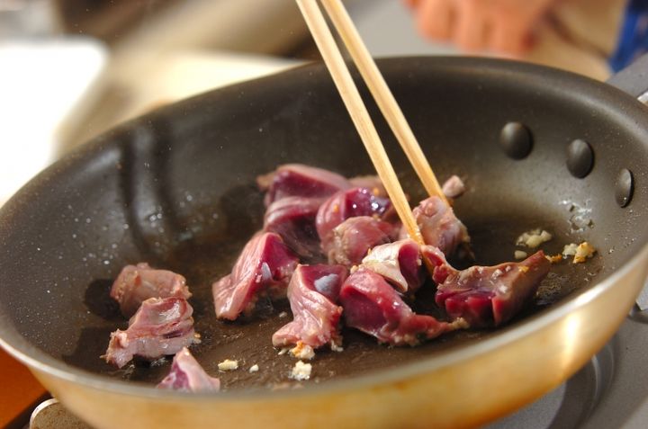 砂肝のガーリック炒め 下処理も簡単 by 西川 綾さんの作り方1