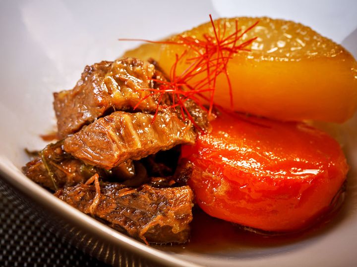 新橋『小料理志おり 花椿店』の「牛すじ煮込み」