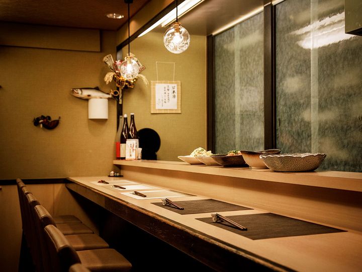 新橋『小料理志おり 花椿店』の内観