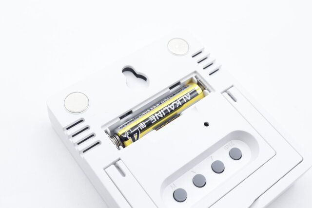 ダイソーの大画面温湿度付デジタル時計