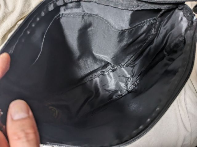 ヒスミニショルダーバッグの中ポケット