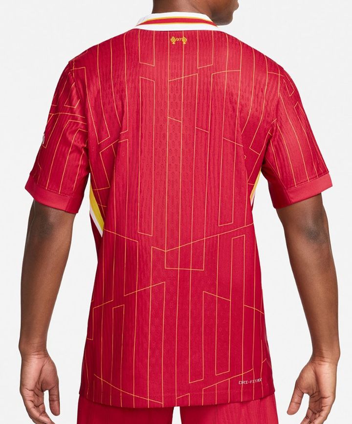 プレミア最速！リヴァプールが2024-25新ユニフォームを発表 「伝説の80年代ユニ」を彷彿のデザイン