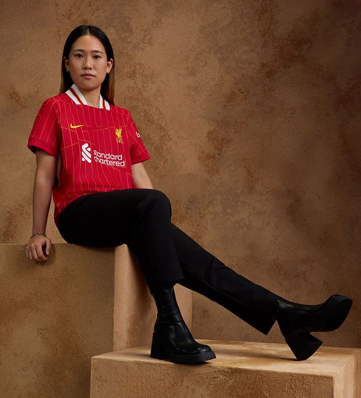 プレミア最速！リヴァプールが2024-25新ユニフォームを発表 「伝説の80年代ユニ」を彷彿のデザイン