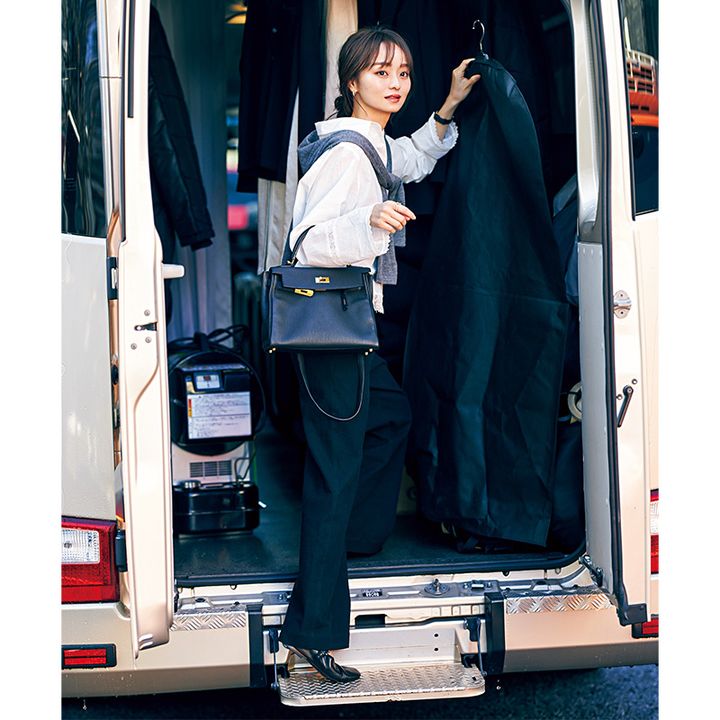 シャツコーデ,黒パンツコーデ,お仕事コーデ,スタイリスト,丸林広奈