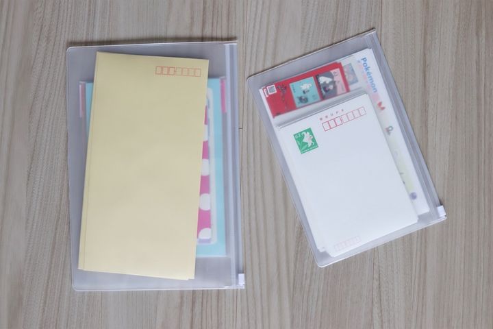 EVAケースにはがきや封筒を収納する