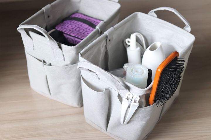 ポケット付きバスケットにドライヤーやコスメを収納