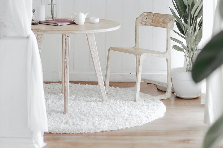 ダイニングに円形ラグを敷く