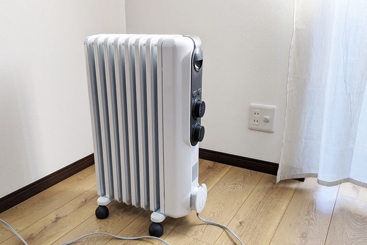 コンセントに挿したオイルヒーター