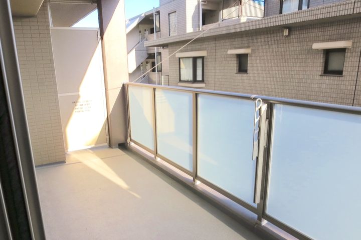 マンションなどベランダ掃除に水を使えない場合の掃除方法