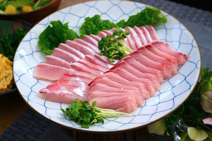 尾鷲湾に養殖場もあり特産品でもあるブリ