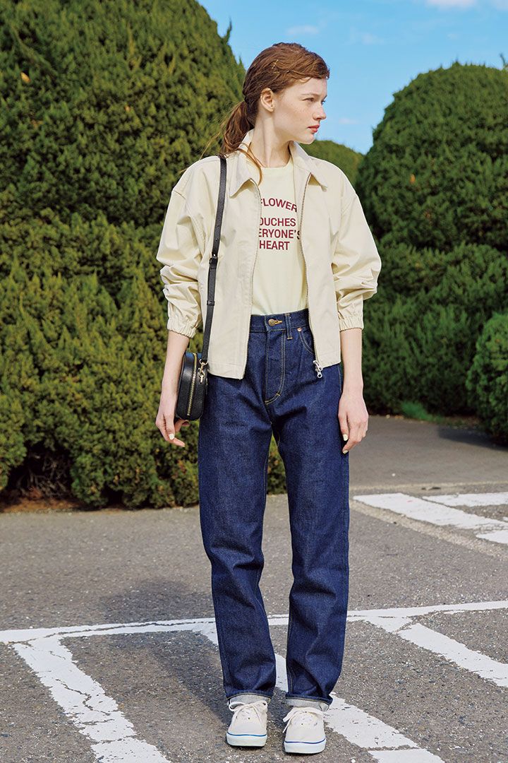 デニム＋スニーカーのコーデにキレイめバッグを合わせて上品さをプラス【本日のFUDGE GIRL-5月3日】