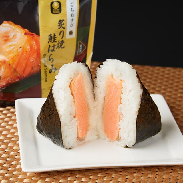 ファミリーマートのごちむすび 鮭はらみ