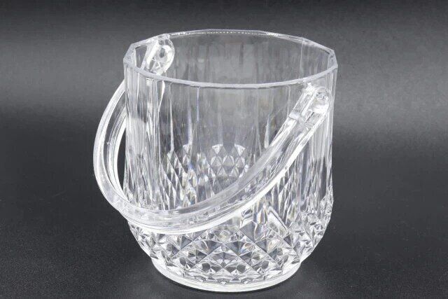 ガラスみたいな高級感のあるダイソーのプラスチックアイスペール