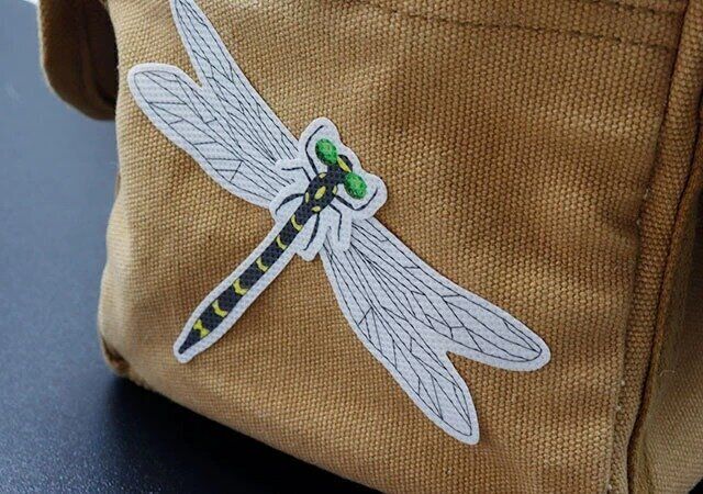 ダイソーのインパクト大な虫よけシール