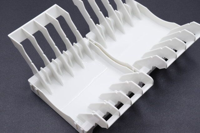 セリアのプレートスタンド アイボリーを連結させた様子