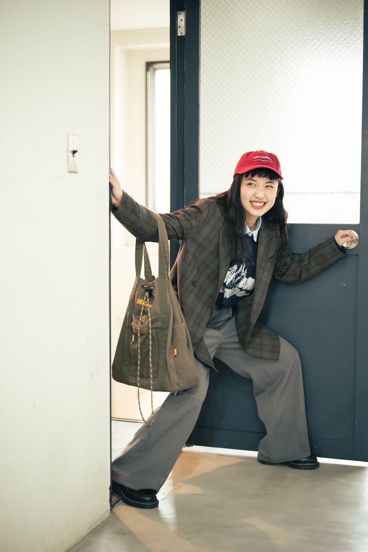 キャップやTシャツで着崩すのが正解！最旬ジャケットスタイル【FUDGE FRIEND おしゃれさんの毎日コーディネート vol.363｜大島花菜】