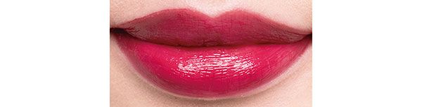 華やかなラズベリーピンクで透明感アップ