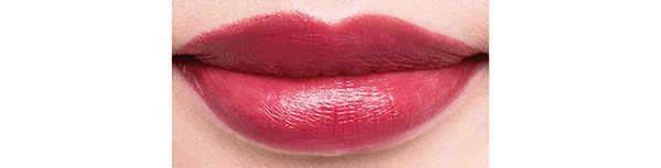 ふんわりと発色する青みローズ