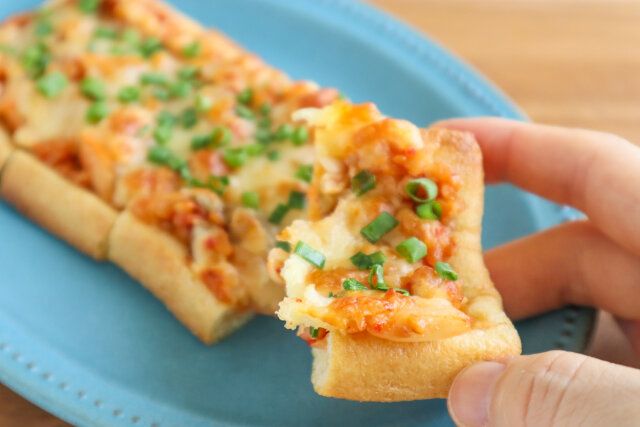 納豆とキムチの油揚げピザ レシピ 完成