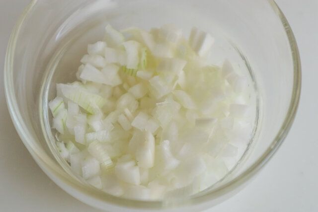 さば缶の油揚げラザニア レシピ たまねぎをみじん切りにする