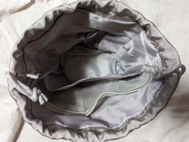 巾着コスメポーチ中