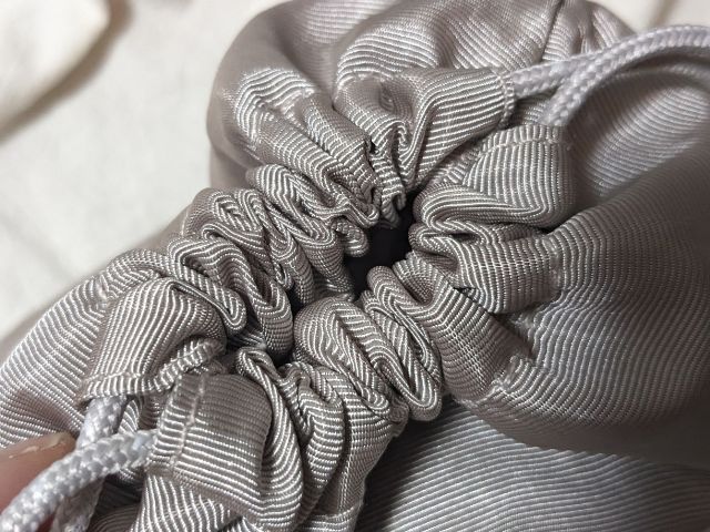 仕切り付き巾着ガバッと開く袋口