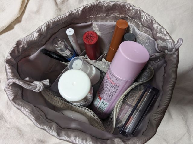 仕切り付きポーチ