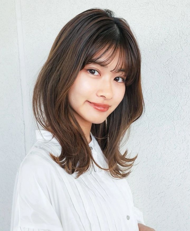 ミディアム ヘア 髪型 ヘアスタイル 前髪あり くびれヘア