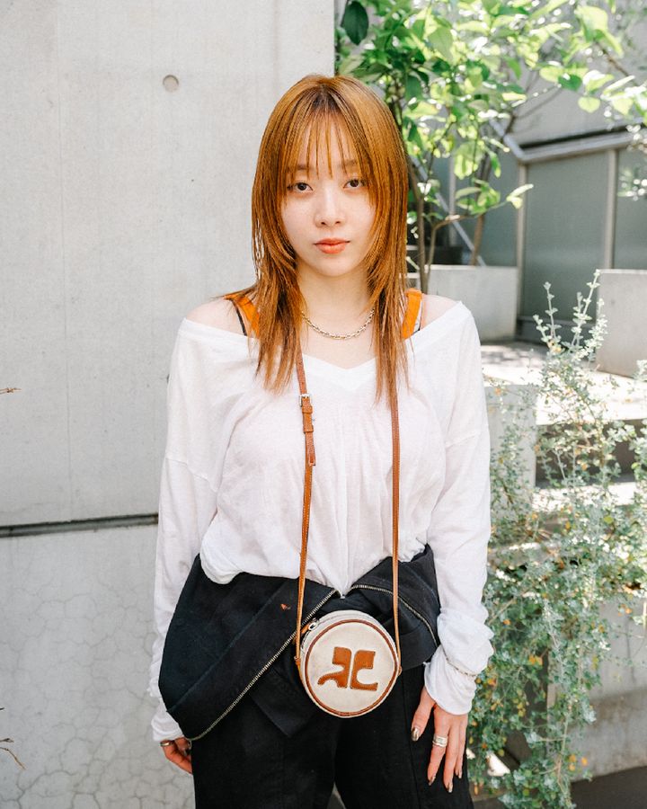 初夏に着たい“ジャンプスーツ”のお手本コーデ5選。柄、素材が豊富＆一着で着映える【TOKYO SNAP】