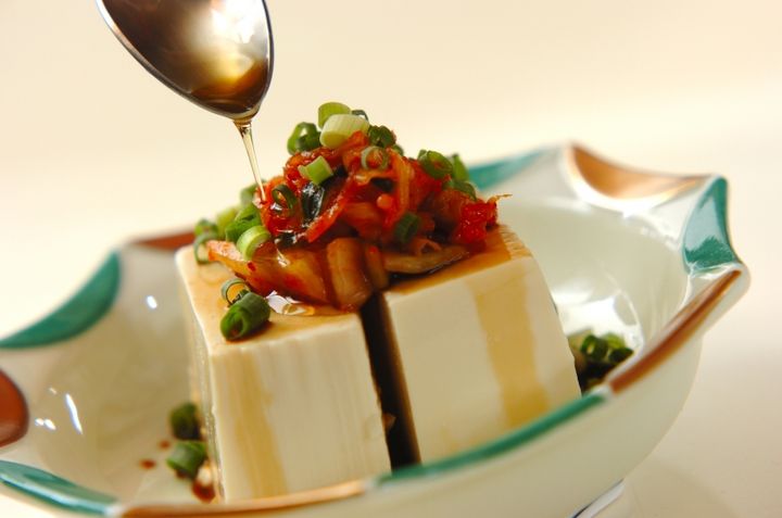 簡単おつまみ！冷や奴のキムチのせの作り方2