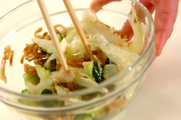 キュウリとセロリの和え物の作り方1