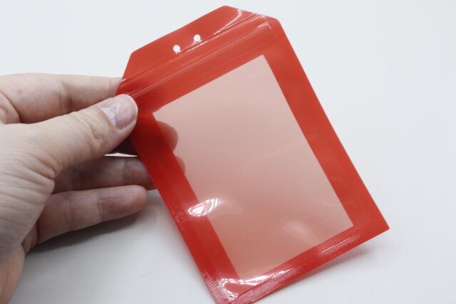 ダイソーのお守り型ジップバッグ