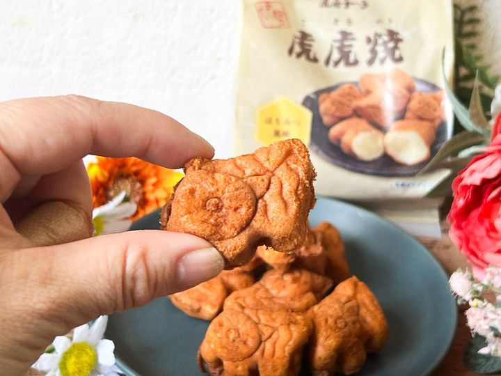 手に持った「虎虎焼」