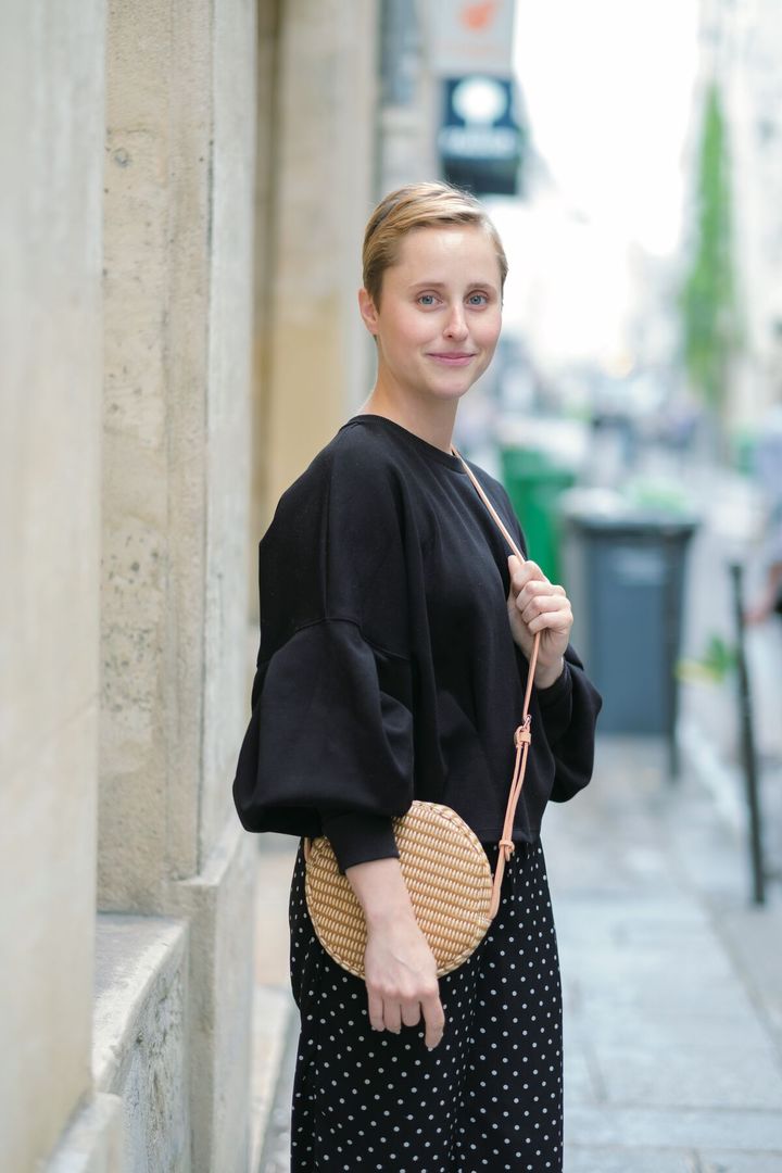春の激しい気温差に合わせた薄手の長袖コーデが人気！【パリジェンヌの一週間コーデ】