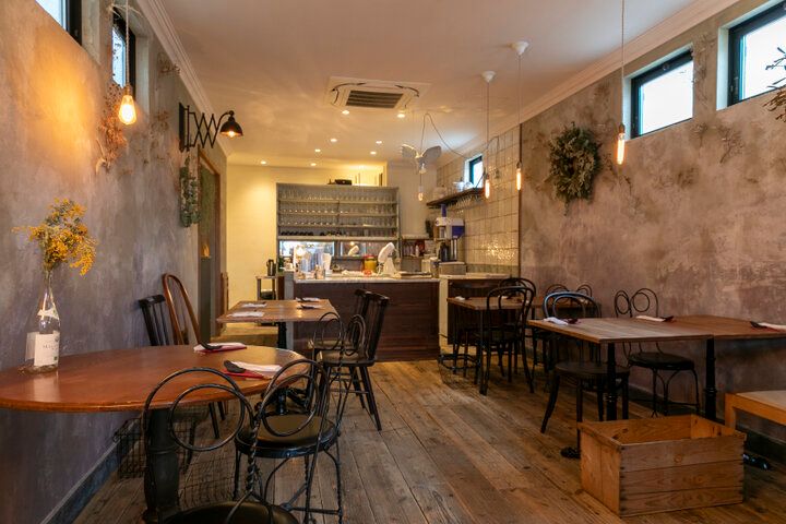 都内からもアクセス◎ フラワーショップ併設の「256nicom」で色鮮やかなカレー＆パフェを