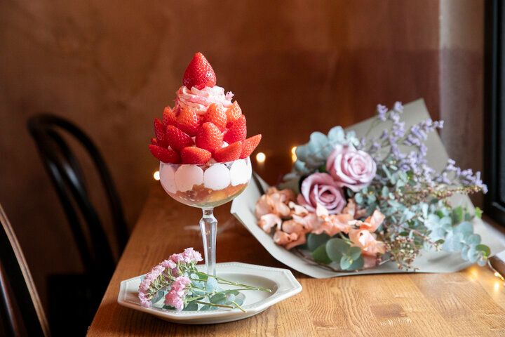 都内からもアクセス◎ フラワーショップ併設の「256nicom」で色鮮やかなカレー＆パフェを