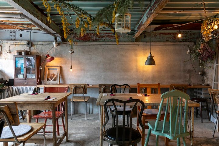 都内からもアクセス◎ フラワーショップ併設の「256nicom」で色鮮やかなカレー＆パフェを