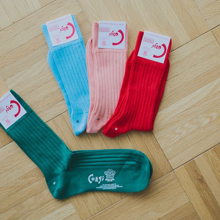 赤、ピンク、グリーン、ブルーの上質ソックスで夏軽コーデがたちまち印象的に！【マイスタンダードブック】