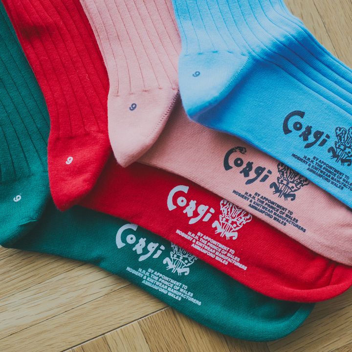 赤、ピンク、グリーン、ブルーの上質ソックスで夏軽コーデがたちまち印象的に！【マイスタンダードブック】