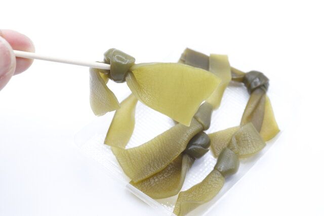 ダイソーの結び昆布 梅味