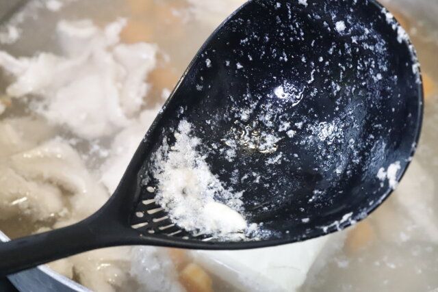 100均ダイソーのアク取り用お玉