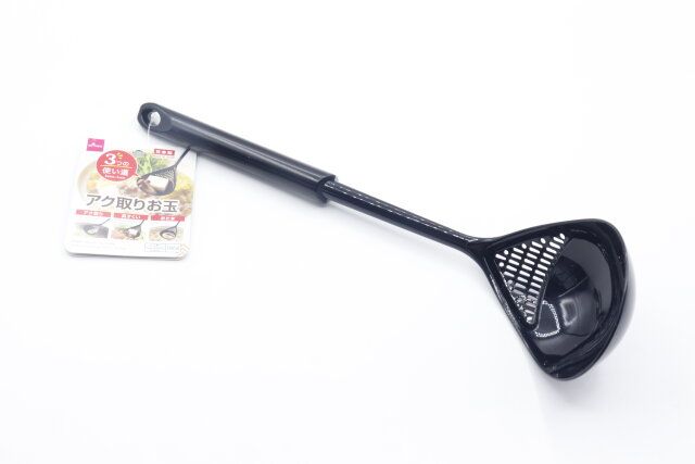 100均ダイソーのアク取り用お玉