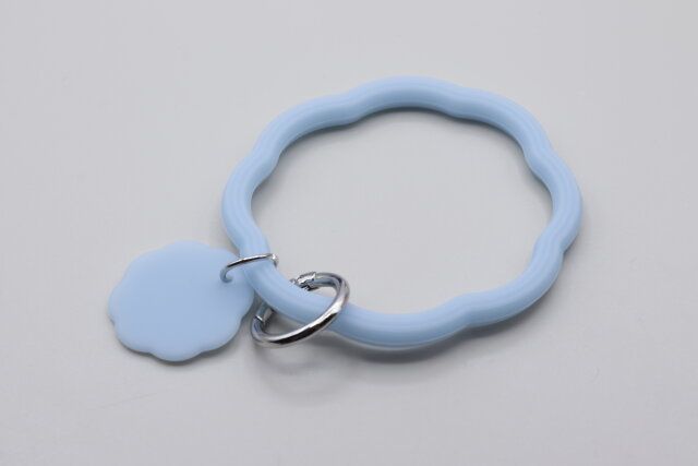 ダイソーのフラワー型ハンドストラップ