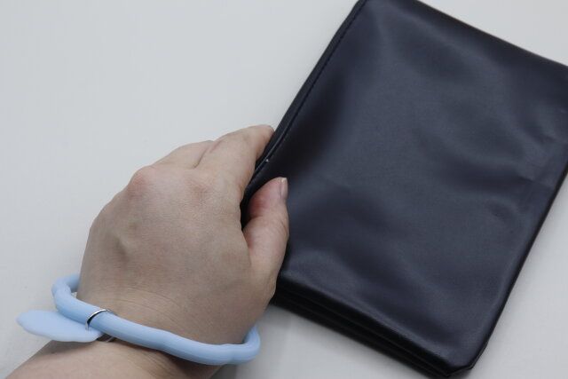 ダイソーのフラワー型ハンドストラップ