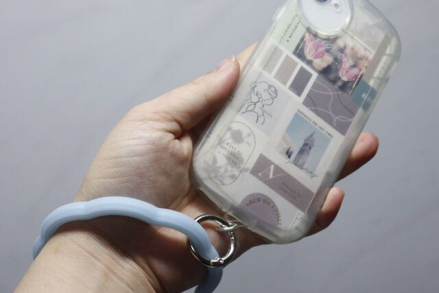 ダイソーのフラワー型ハンドストラップ