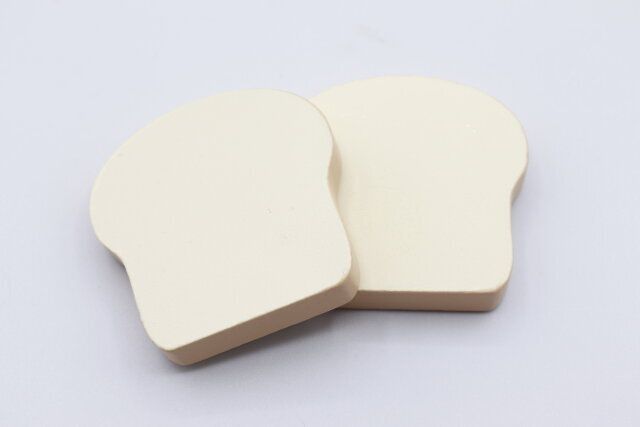 セリアの木製おままごと サンドイッチ 四角のパンセット