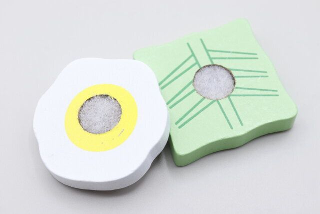 セリアの木製おままごと サンドイッチ 四角の目玉焼きとレタスのセット