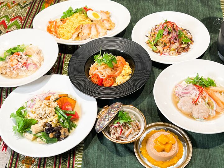 テーブルにならんだ「タイフェア」の料理たち