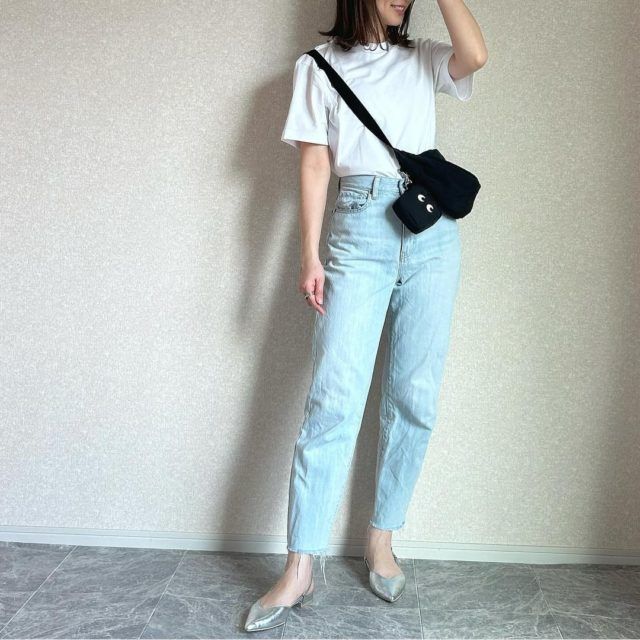 UNIQLO「ラウンドミニショルダーコーデの女性5」